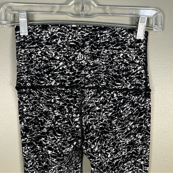 Lululemon wunder under ice breaker size 4 leggings black white 27” - Picture 6 of 11